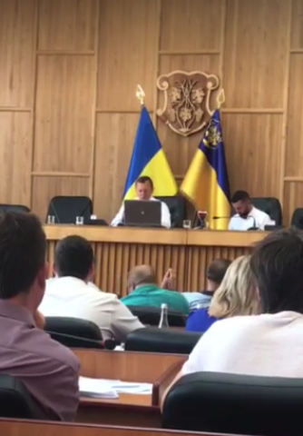 Депутати Ужгородської міської ради обрали заступником міського голови Артема Погорєлова (ВІДЕО)