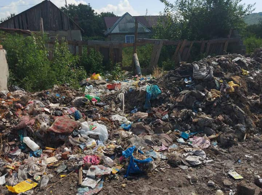 У ромському поселенні в Мукачеві отруївся десяток дітей (ФОТО, ДОКУМЕНТ)