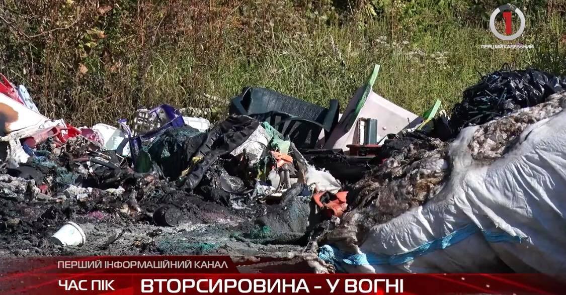 Підозрюють підпал: у Берегові згоріло 4 тонни вторинної сировини (ВІДЕО)