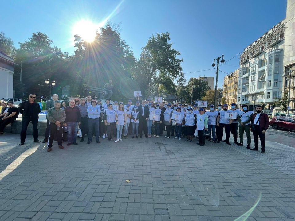 За мир: представники партії "Опозиційна платформа - За життя" прибули із Закарпаття до Києва на мирну акцію (ФОТО, ВІДЕО)