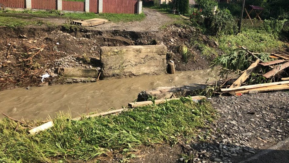 На Рахівщині продовжуються пошуки зниклого під час паводку чоловіка (ФОТО)