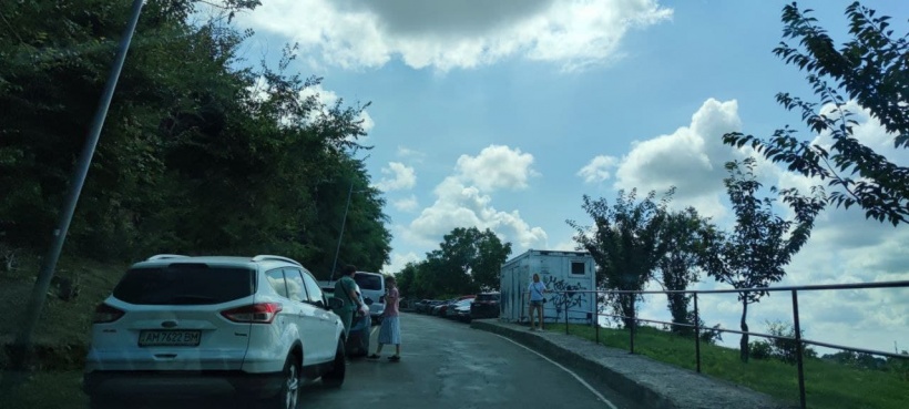 У Мукачеві штрафують водіїв, які паркуються неподалік замку (ФОТО)