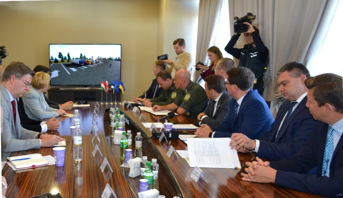 На КПП «Тиса» презентували «Електронну чергу перетину кордону» для вантажівок