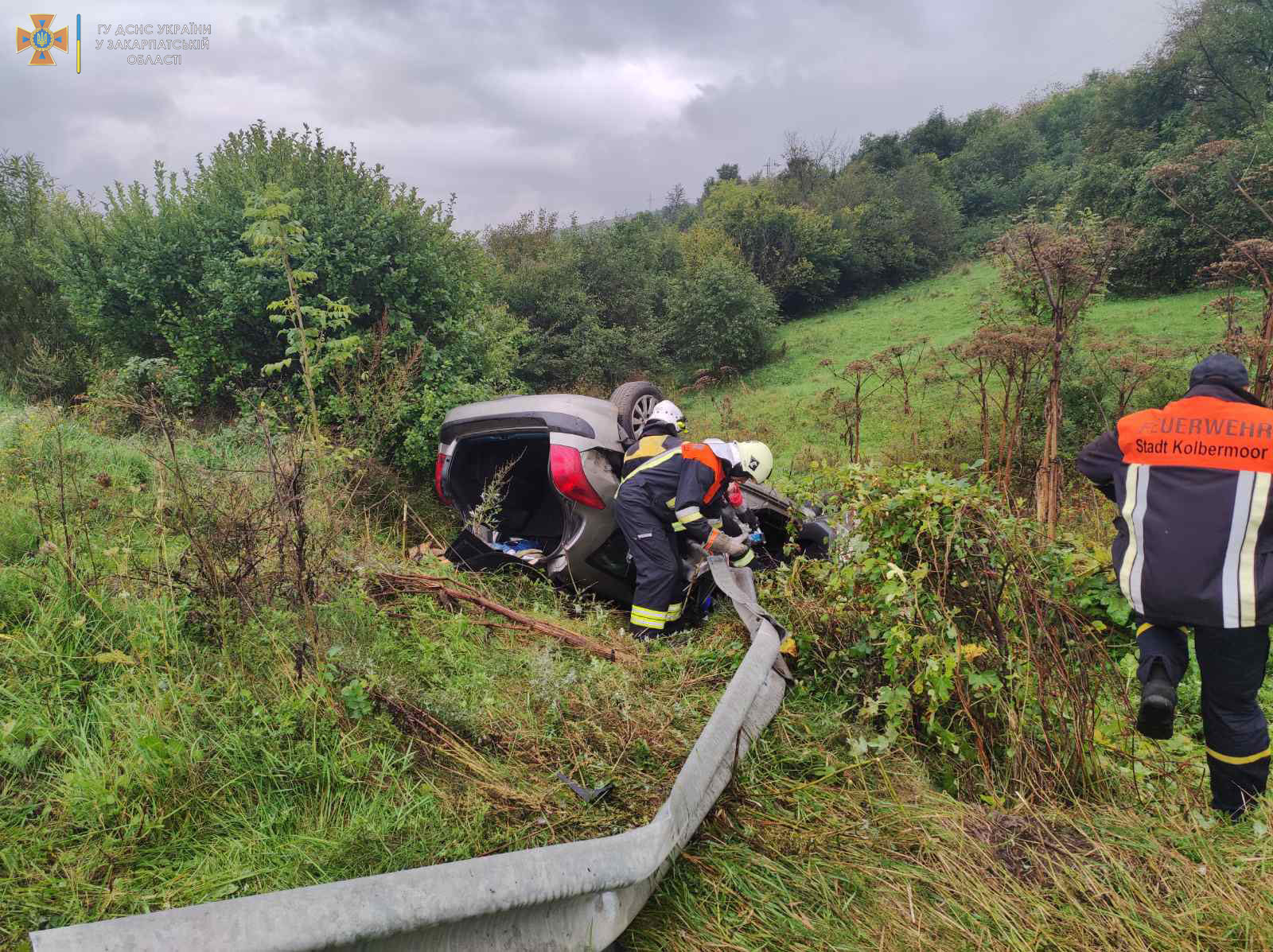 До лікарні госпіталізували чотирьох постраждалих: подробиці ранкової ДТП на Мукачівщині (ФОТО)