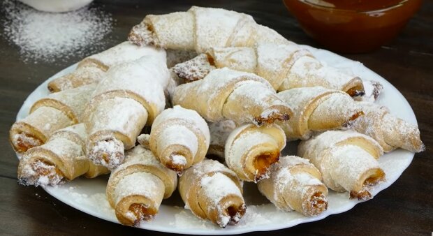 Французько-закарпатська випічка: свято кіфликів стартує у Чинадіївському замку (ВІДЕО)