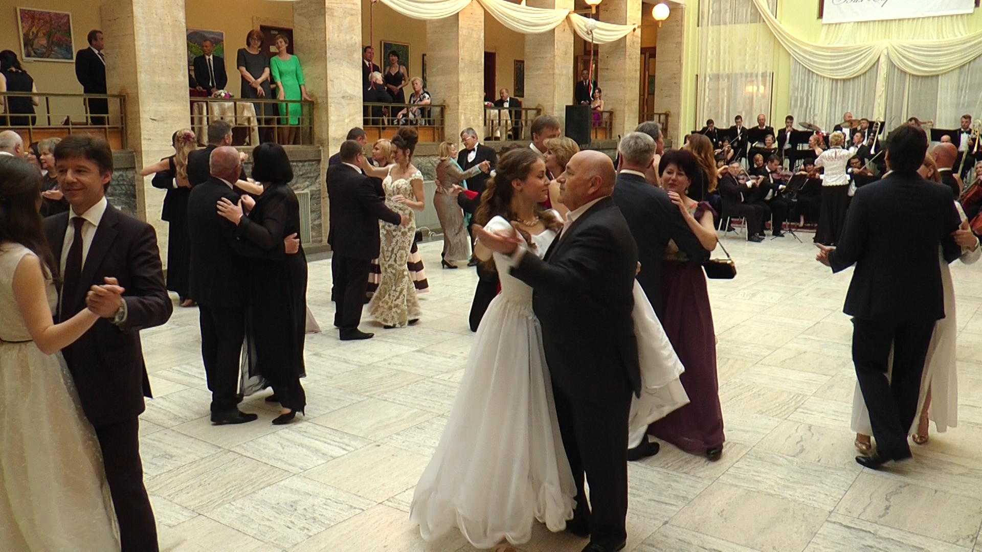 У стінах Закарпатської ОДА відбувся  доброчинний бал (ВІДЕО)