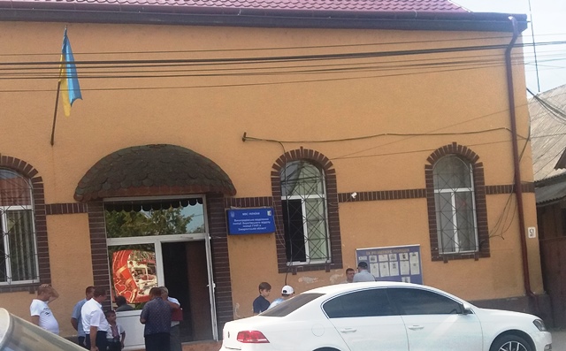 У Виноградівському відділку поліції проходять обшуки