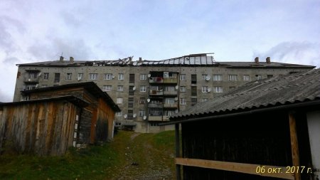 В Ясіня буревій зніс покрівлю на багатоповерхівці