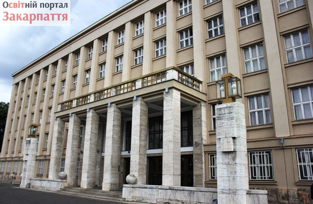 За розпорядженням Москаля понад 1200 закарпатських шкіл і дитсадків працюватимуть без проходження ліцензування