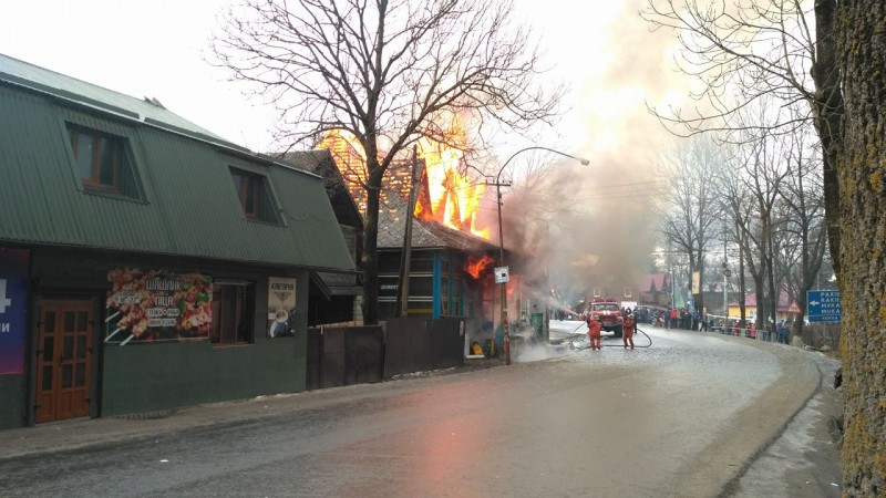 В Ясіня горів магазин (фото)