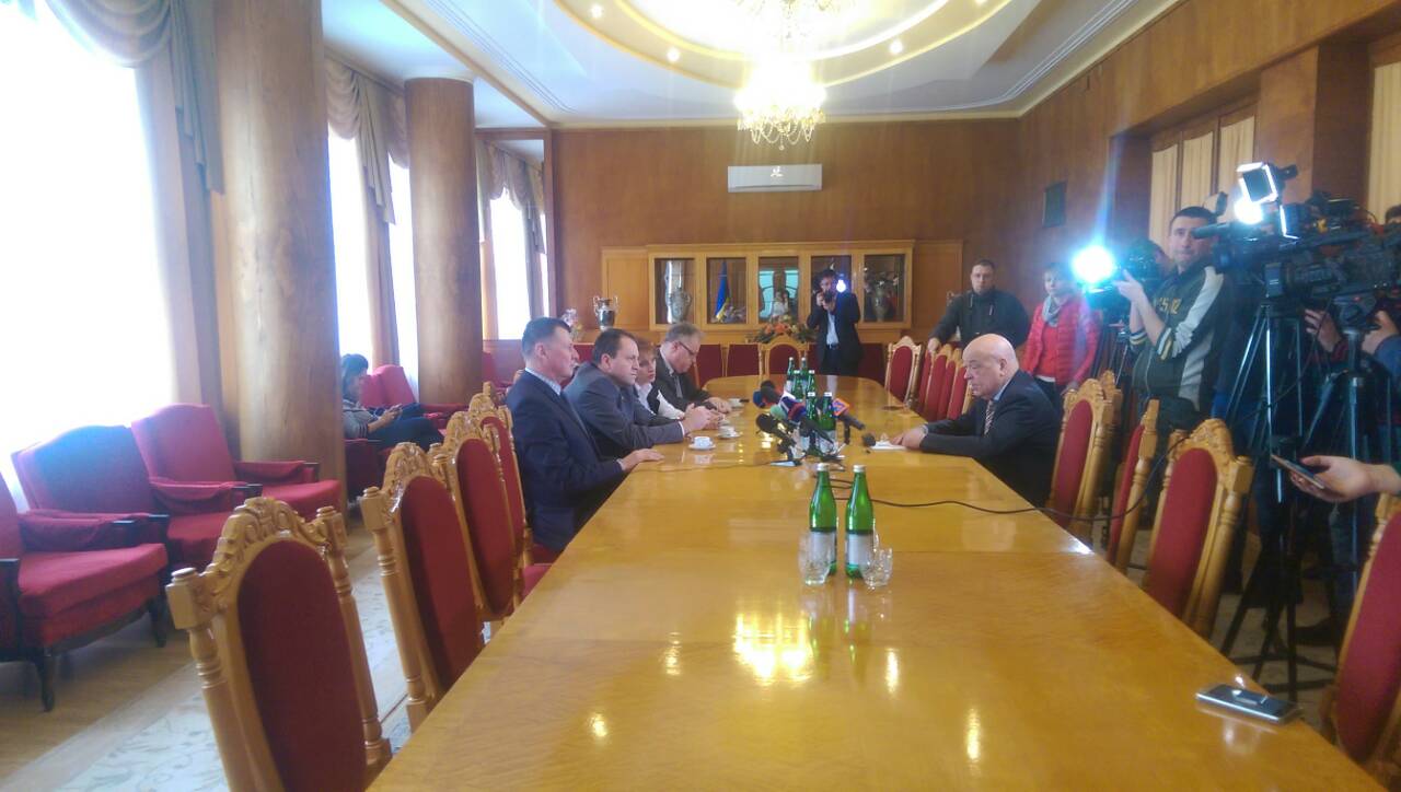 "Країна не застрахована від дурнів!": Геннадій Москаль вибачився перед консулом Угорщини