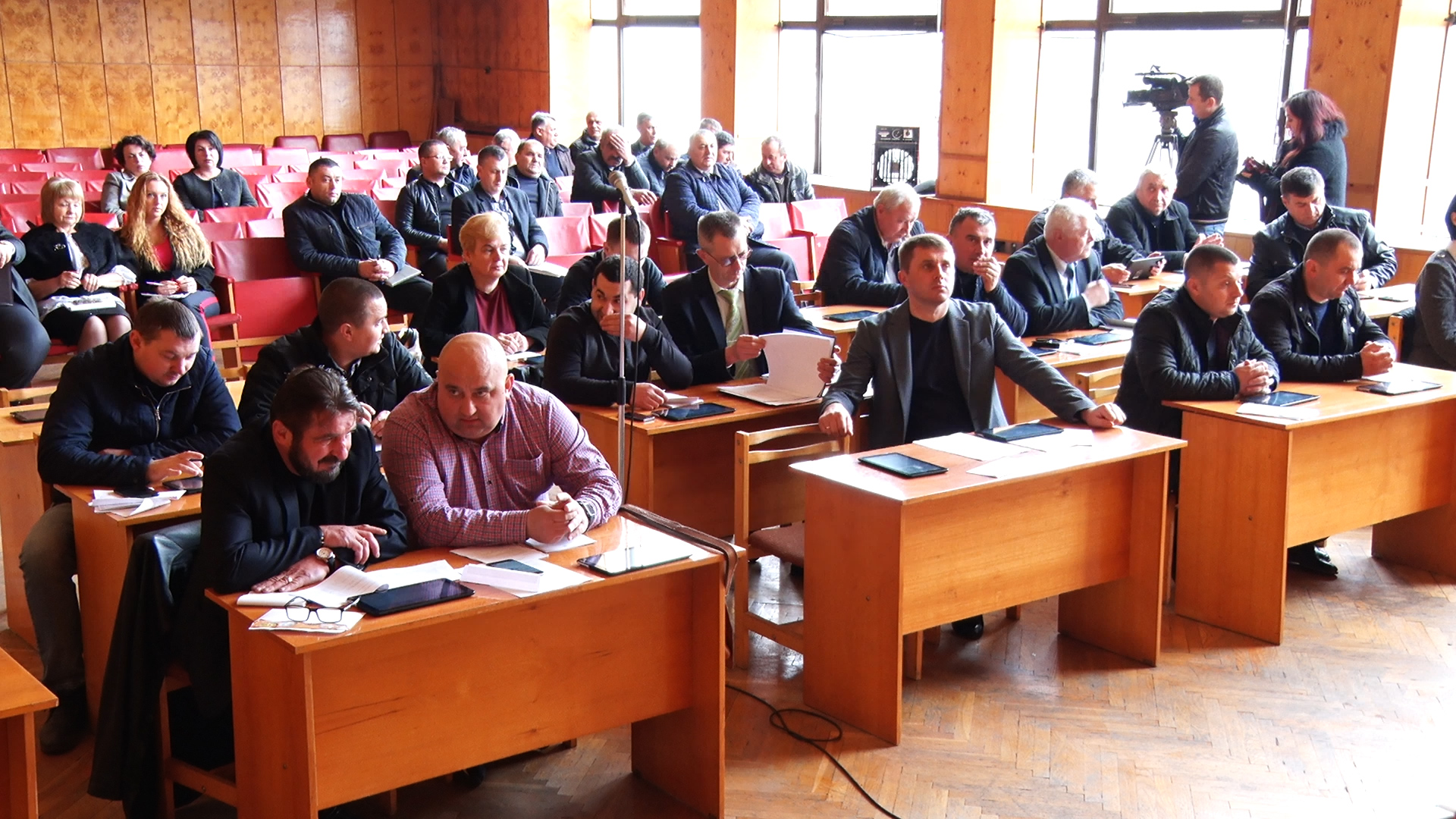 В Хусті відбулось засідання десятої сесії Хустської районної ради VII скликання (ВІДЕО)