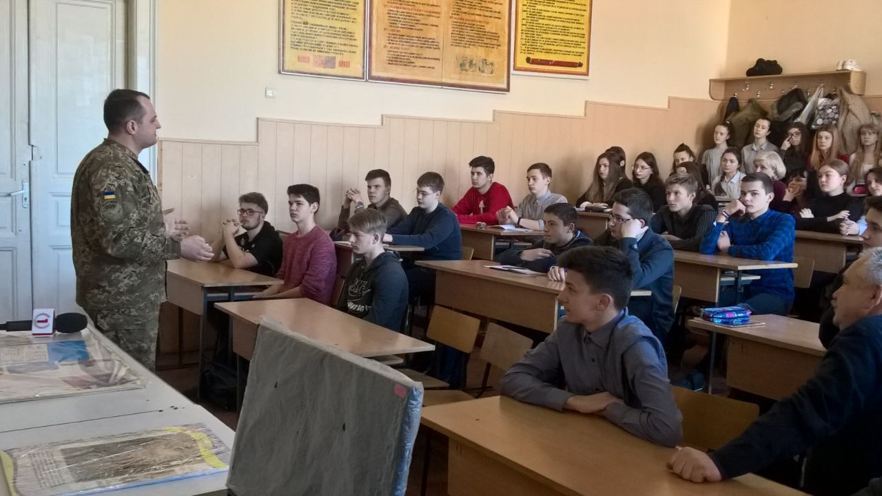 У Берегівській гімназії хлопців вчили бути чоловіками