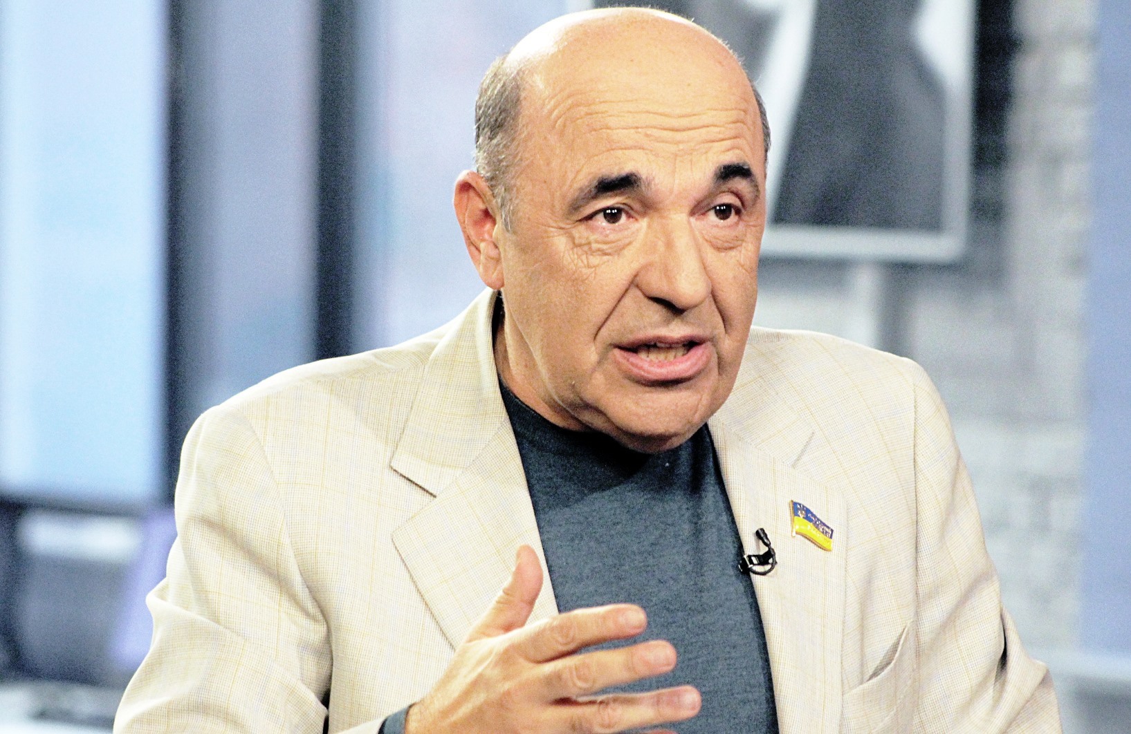 Люди виїжджають не тому що не люблять Україну, а тому що їм не подобається ситуація в країні