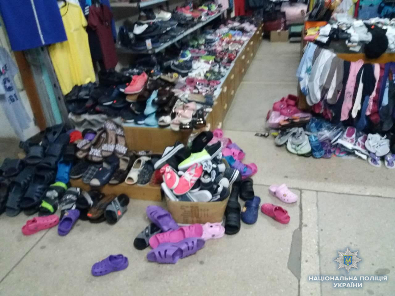 Обікрасти ринок в райцентрі Закарпаття злочинцям завадила поліція (ФОТО)