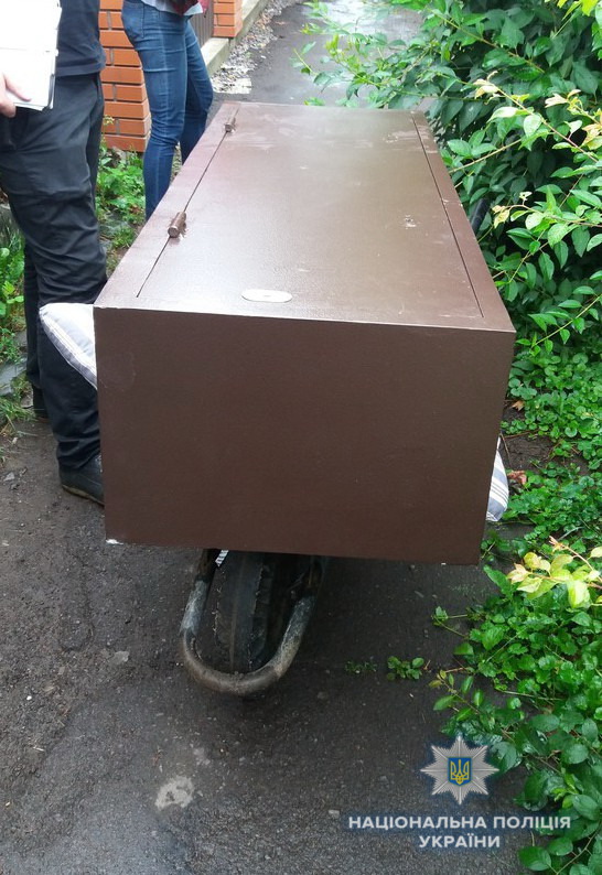 Поліція за добу спіймала чотирьох громадян, які підозрюються в майнових злочинах на Закарпатті