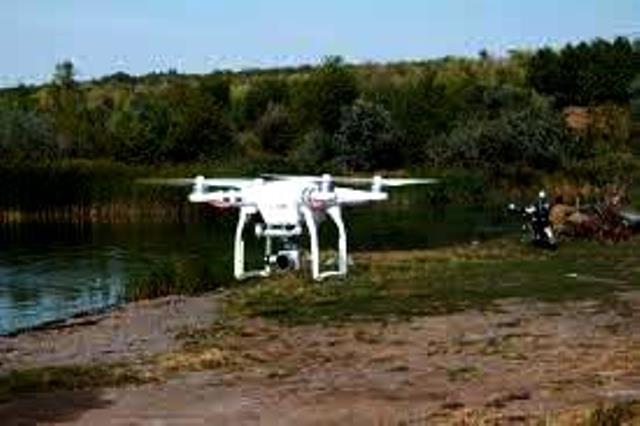 Безпілотником через Тису: винахідливі контрабандисти доправили до Румунії 990 пачок цигарок