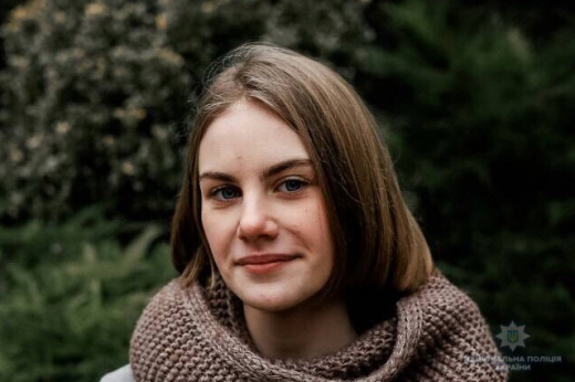 Поліція Закарпаття розшукує зниклу 12-літню ужгородку (ФОТО)
