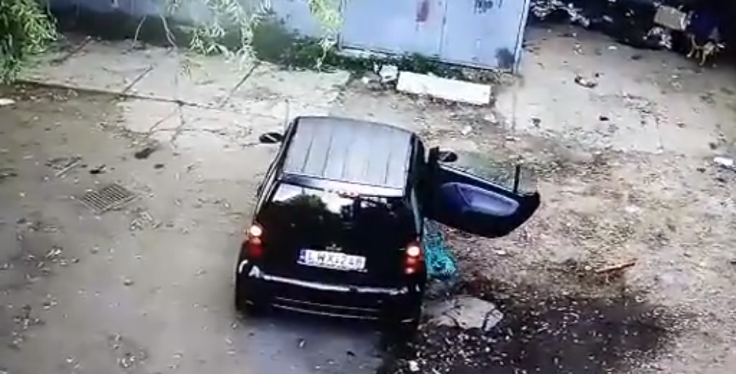 У Берегові сміття викидають прямо з машини (ВІДЕО)