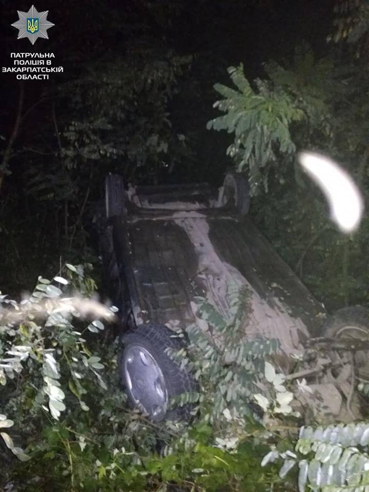 На Виноградівщині п’яний водій перекинувся на автомобілі (ФОТО)