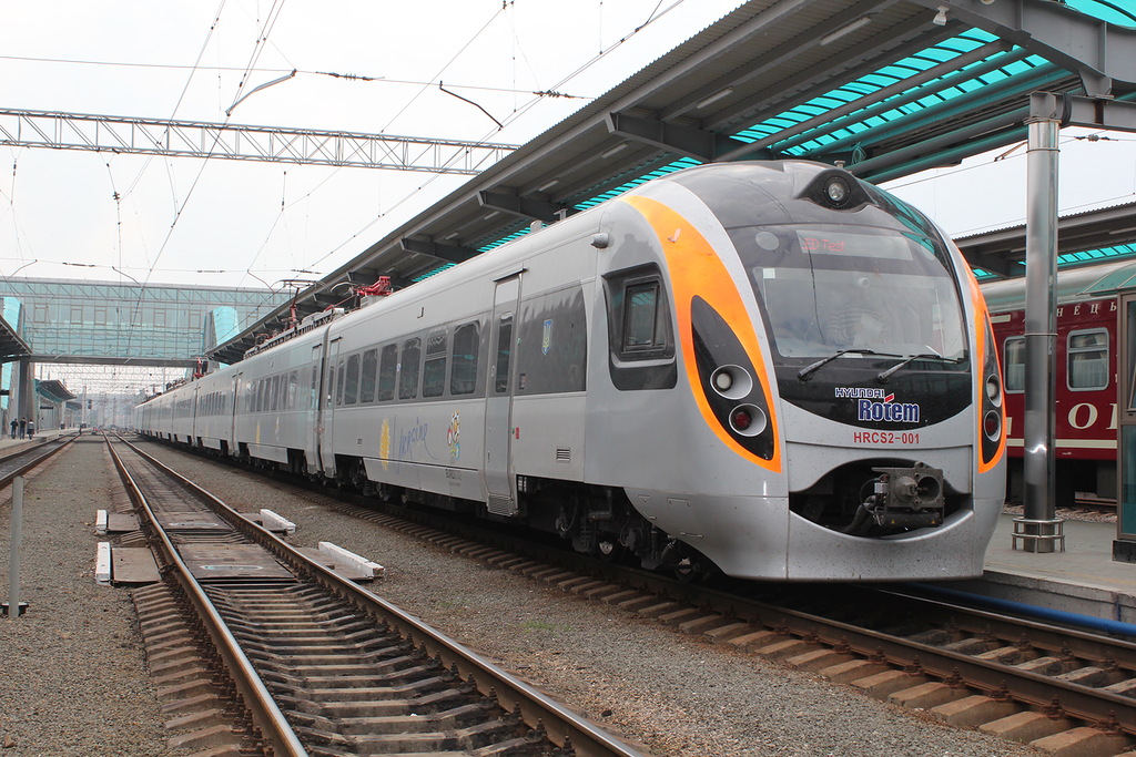 Потяг "Інтерсіті+" насмерть збив львів'янина