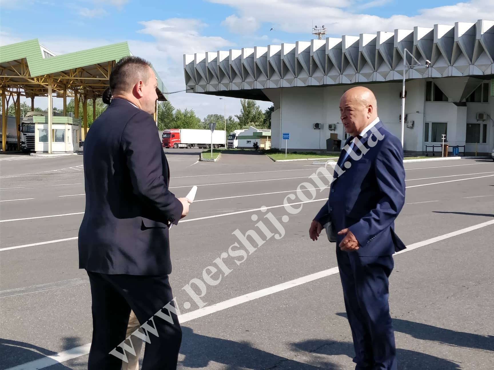 Угорщина передала Закарпаттю 3 тонни хлору (ФОТО)