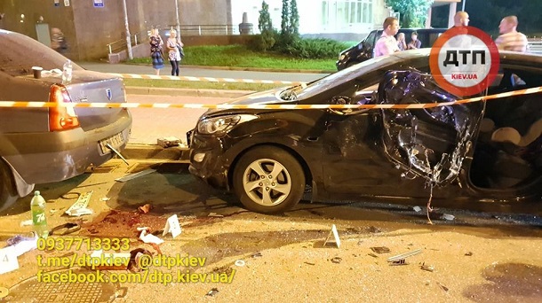 Об'їжджав пішохода: моторошна смерть невинного потрапила на камеру (ВІДЕО)