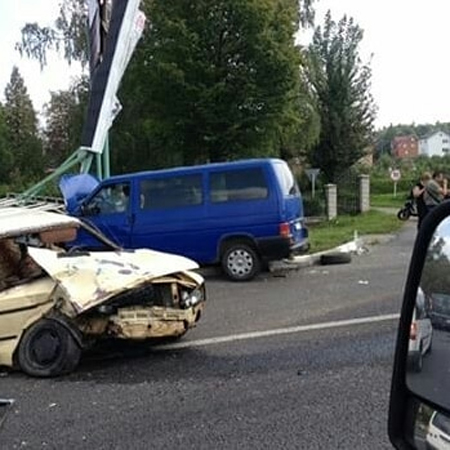 На трасі «Мукачево-Львів» сталась ДТП за участі мікроавтобуса (ФОТО)