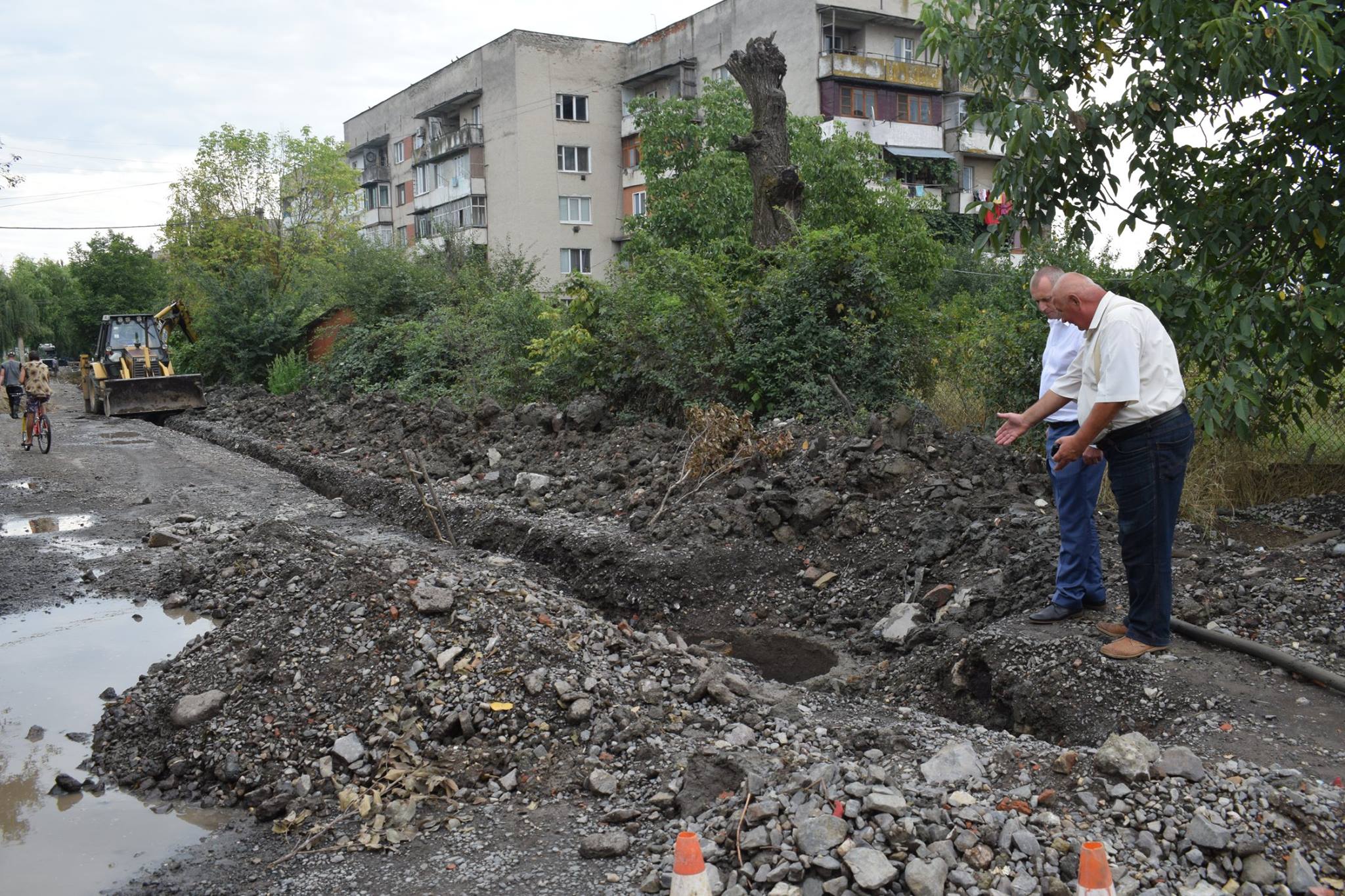 На вул. Венелина-Гуци в Берегові тривають ремонтні роботи (ФОТО)
