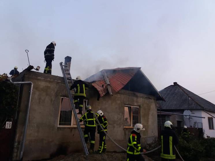 У Берегівському районі палав житловий будинок (ФОТО)