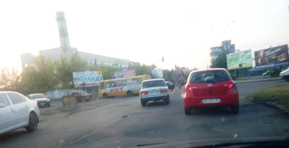 В Ужгороді автобус не розминувся з легковиком (фото)