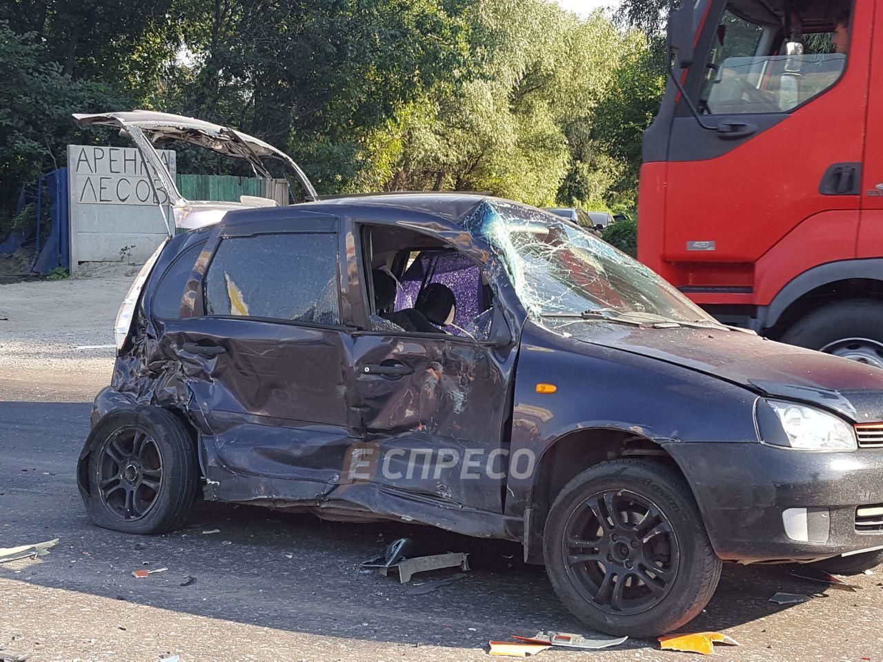У масштабній ДТП з сімох автомобілів постраждало немовля (фото, відео)