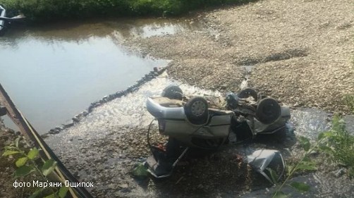 Страшна ДТП на трасі "Львів-Ужгород": автомобіль вилетів з мосту (ФОТО)