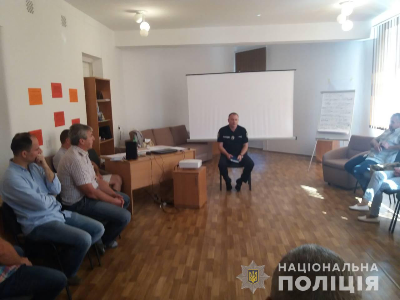 Батьків-вихователів та прийомних батьків навчали закарпатські ювенали