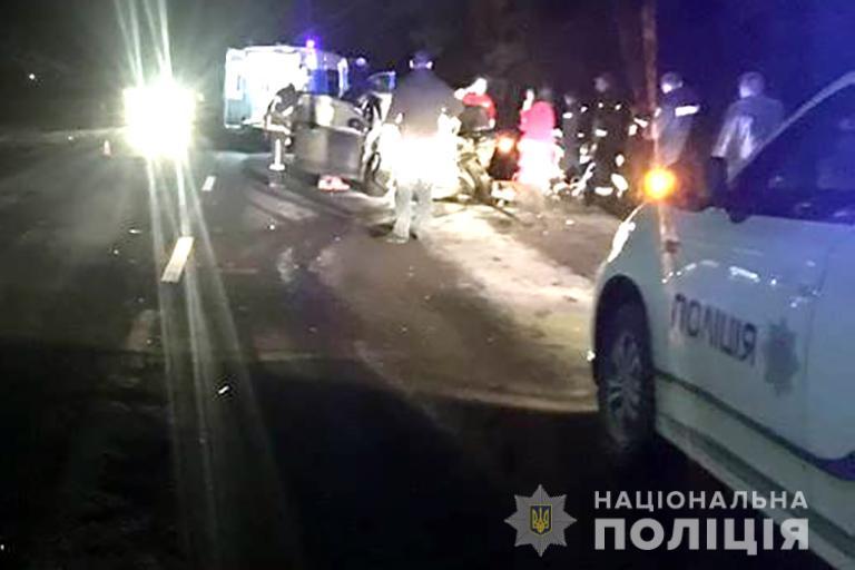 На Франківщині з розтрощеної автівки вирізали водія (фото)