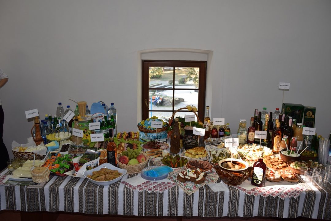 На Закарпатті проходить Міжнародна туристична виставка з презентаціями і смаколиками (ФОТО)