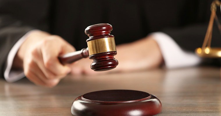 Рахівського держвиконавця судитимуть за зловживання та підробку документів