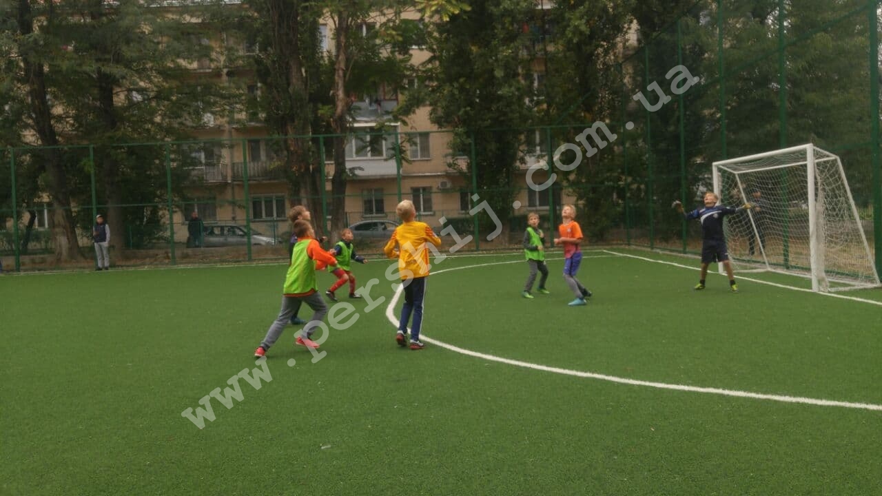 Ще одна школа в Ужгороді отримала сучасний спортивний майданчик (ФОТО)