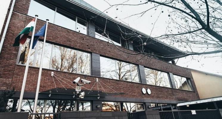 Консульства Угорщини на Закарпатті тимчасово не працюватимуть