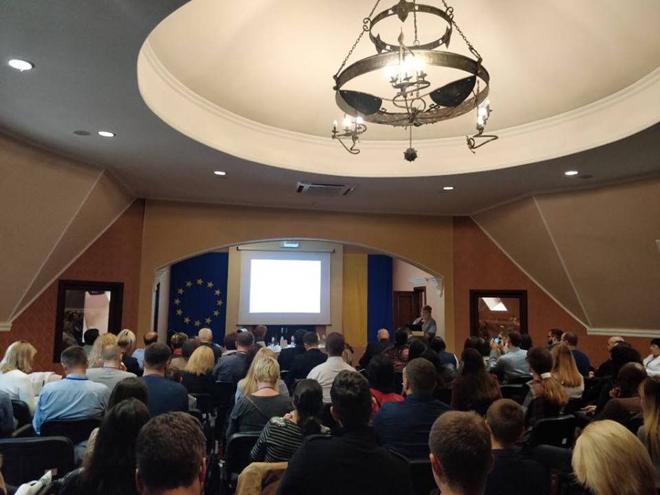 Міжнародна конференція в готелі "Камелот" зібрала понад сотню учасників (ФОТО)