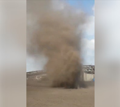 В Румунії зняли на відео смерч (ВІДЕО)