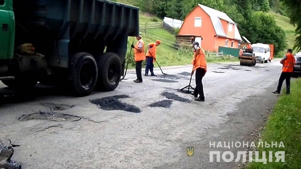 На Закарпатті посадовця підозрюють у привласненні коштів яки мали іти на ремонт доріг