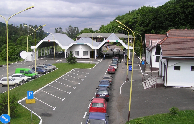 Черги перед пунктами пропуску Закарпаття із сусідніми державами станом на 06:00