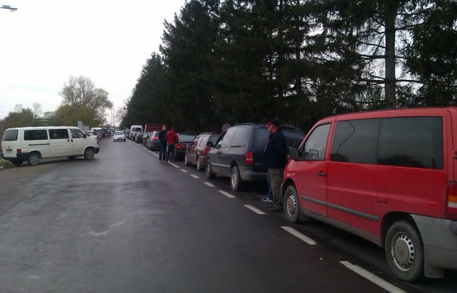 Черги перед пунктами пропуску Закарпаття із сусідніми державами