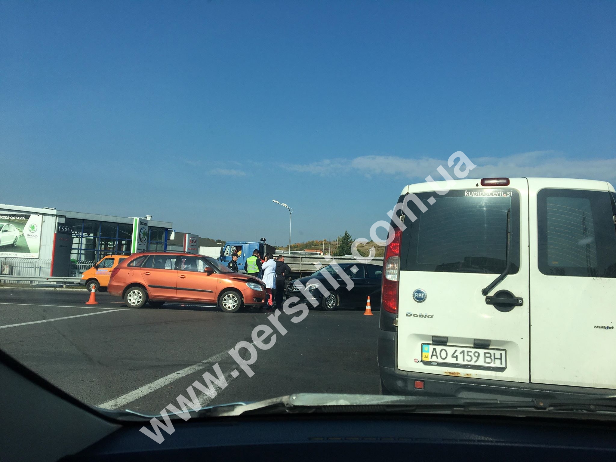 На виїзді з Мукачева поблизу автозаправки "ОККО" сталась ДТП (ФОТО)