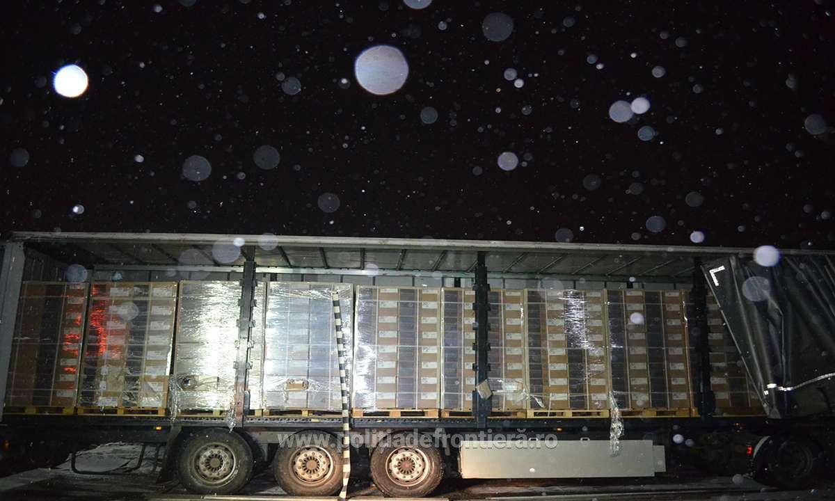 Фуру з контрабандним куривом затримали на українсько-румунському прикордонні