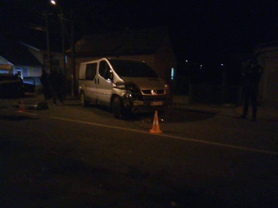 На Закарпатті одна іномарка "наздогнала" іншу одна людина травмована (ФОТО)