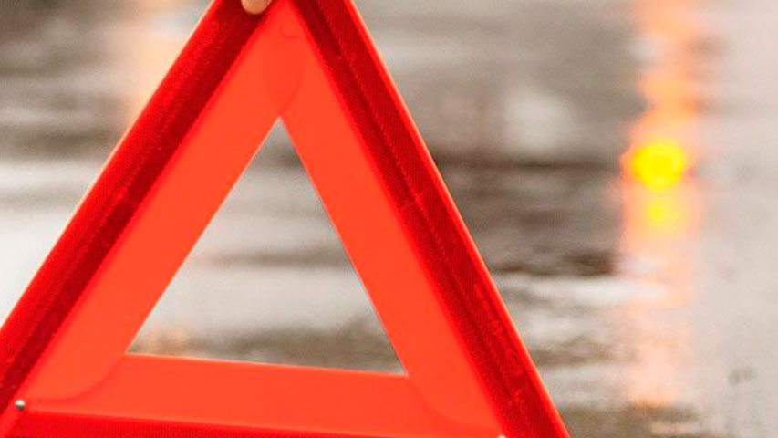 В Іршавському районі водійка автомобіля «Дачія Логан» протаранила причеп трактора: є потерпілі