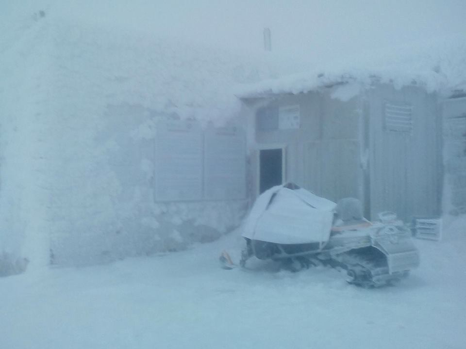 Карпатське високогір’я: на горі Піп Іван хурделиця, та температура -9°С (ФОТО)
