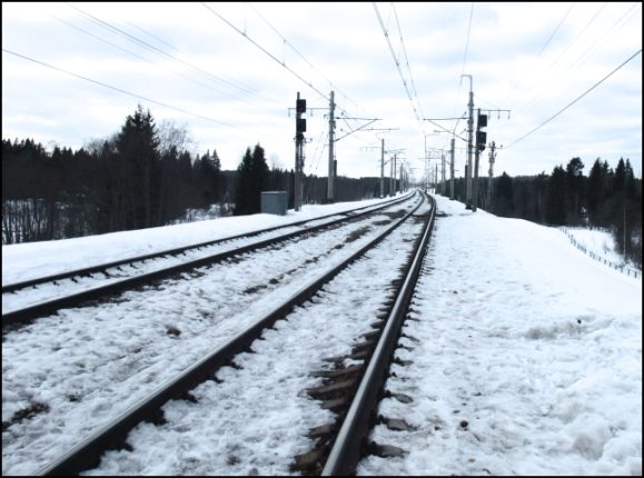 Пасажирський потяг “Київ-Івано-Франківськ” на смерть збив 17-річну дівчину
